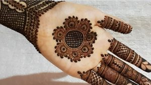 Circle mehndi design